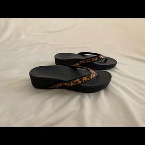 VIONIC cheetah print platform sandals